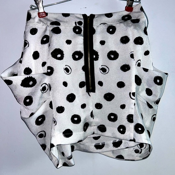 Black and White Mini Skirt - Picture 2 of 3